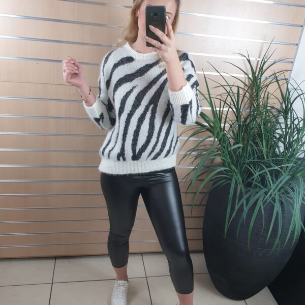sweter, zebra, biało-czarny, długi rękaw, w zwierzęcy print