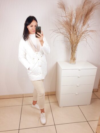 kurtka, velsantino, płaszczyk, biały, pikowany, z kołnierzem, ze ściągaczem, zapinana na złote napy