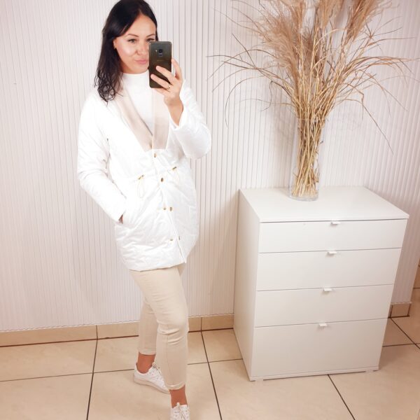 kurtka, velsantino, płaszczyk, biały, pikowany, z kołnierzem, ze ściągaczem, zapinana na złote napy