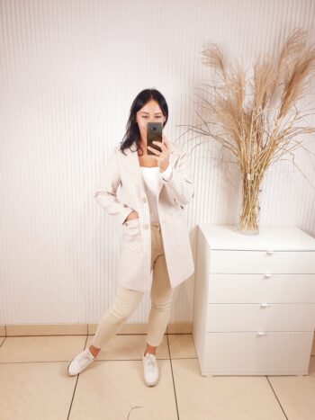 płaszcz, Loci, kratka, biało-beżowy, z kieszeniami, zapinany na guziki, klasyczny płaszcz w kratkę