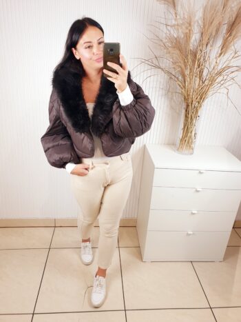 kurtka, Nota Bene, czekolada, z futerkiem przy kołnierzu, do pasa,