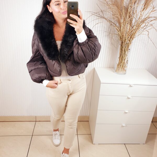 kurtka, Nota Bene, czekolada, z futerkiem przy kołnierzu, do pasa,