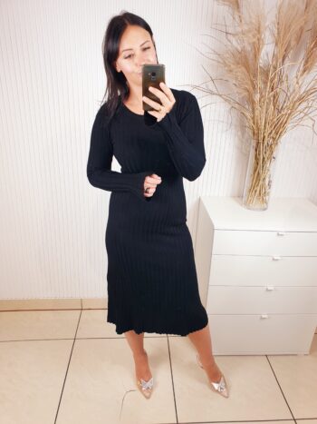 sukienka, dzianinowa, długi rękaw, prążkowana, z rozszerzanymi rękawami, midi