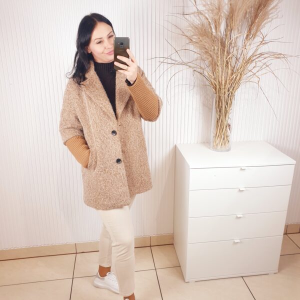 płaszcz, ze ściągaczami, zapinany na guziki, bukla, z kołnierzem