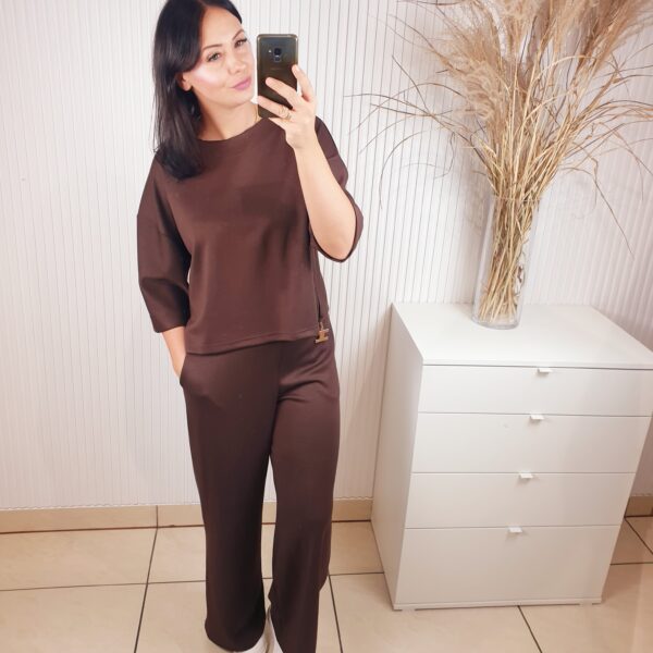 komplet, czekoladowy, spodnie, bluzka z krótkim rękawem, Jolmar,