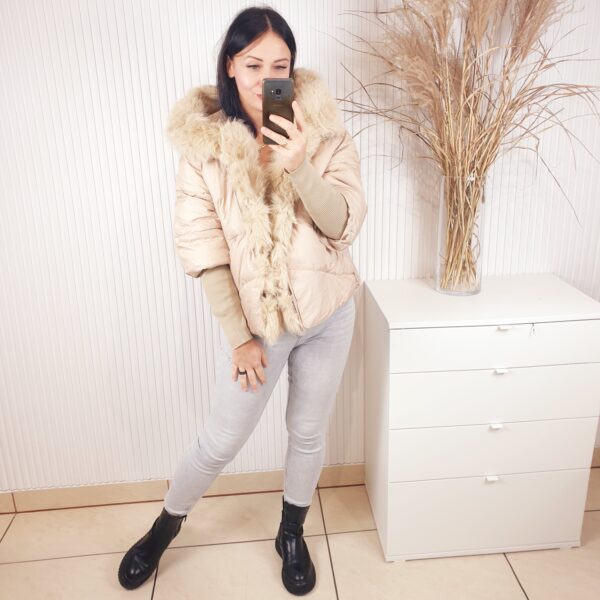 kurtka, beżowa, ze ściągaczami, z futerkiem , pikowana, kurtka zimowa, zapinana na zamek,