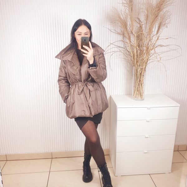 kurtka, La Diva Mia, płaszczyk, wiązany w talii, taupe, z kołnierzem