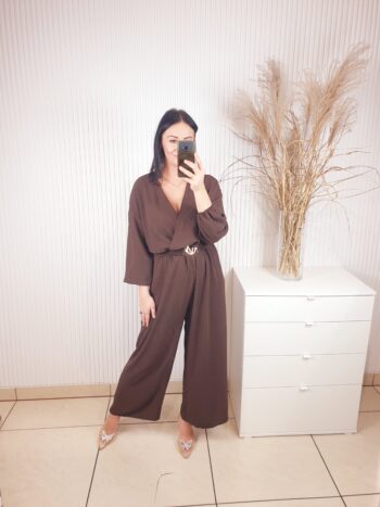 kombinezon, kopertowy dekolt, długi rękaw, czekoladowy, z szeroką nogawką, z paskiem