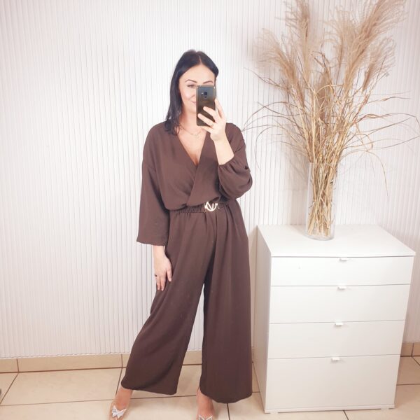 kombinezon, kopertowy dekolt, długi rękaw, czekoladowy, z szeroką nogawką, z paskiem