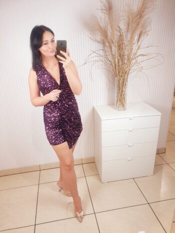 sukienka, cekinowa, mini, fioletowa, śliwkowa, kopertowy dekolt