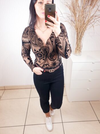 spodnie, czarne, mom fity, z kieszeniami, wysoki stan, push-up