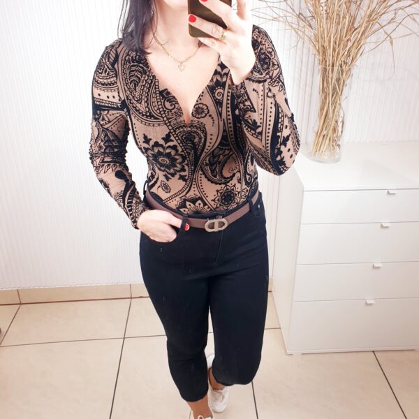 spodnie, czarne, mom fity, z kieszeniami, wysoki stan, push-up