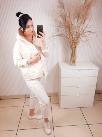 kurtka, kurtka wiosenna, z kapturem, z kieszeniami, na zamek, w wytłaczane kwiaty