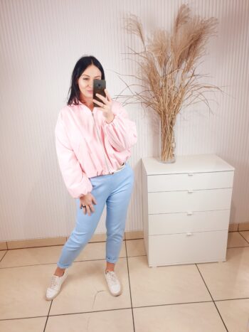 kurtka, bomberka, różowa, pudrowy róż, z kieszeniami, zapinana na zamek, z podszewką