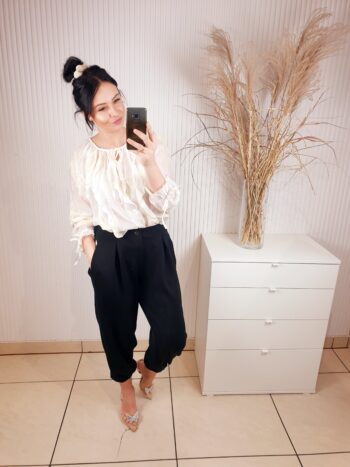 bluzka, wiązana na dekolcie, damska bluzka z wyszywanymi kwitami, bluzka z długim rękawem, bluzka damska w wyzywane kwiaty