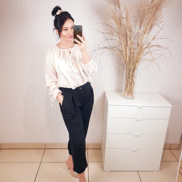 spodnie, czarne, damskie spodnie z gumką w pasie, z kieszeniami, ze ściągaczem u dołu