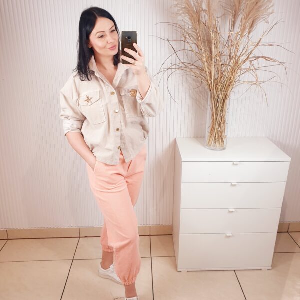 spodnie, livansy, sztruksowe, morelowe, ze złotym guzikiem, z kieszeniami