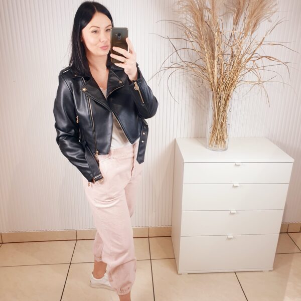 kurtka, czarna, ramoneska, ekologiczna skóra, z kieszeniami, krótka, z paskiem, ze złotymi dodatkami