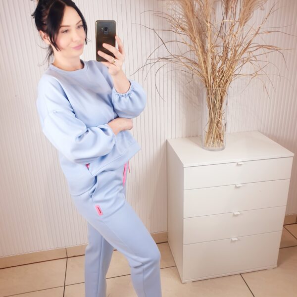 komplet, dwuczęściowy, dresowy, bluza, luźna, overisezowa, ze ściągaczem, okrągły dekolt,spodnie, luźne, prosta nogawka, z gumką w pasie, wiązane w pasie, z kieszeniami, rozmiar uniwersalny,delikatny materiał, masełkowy