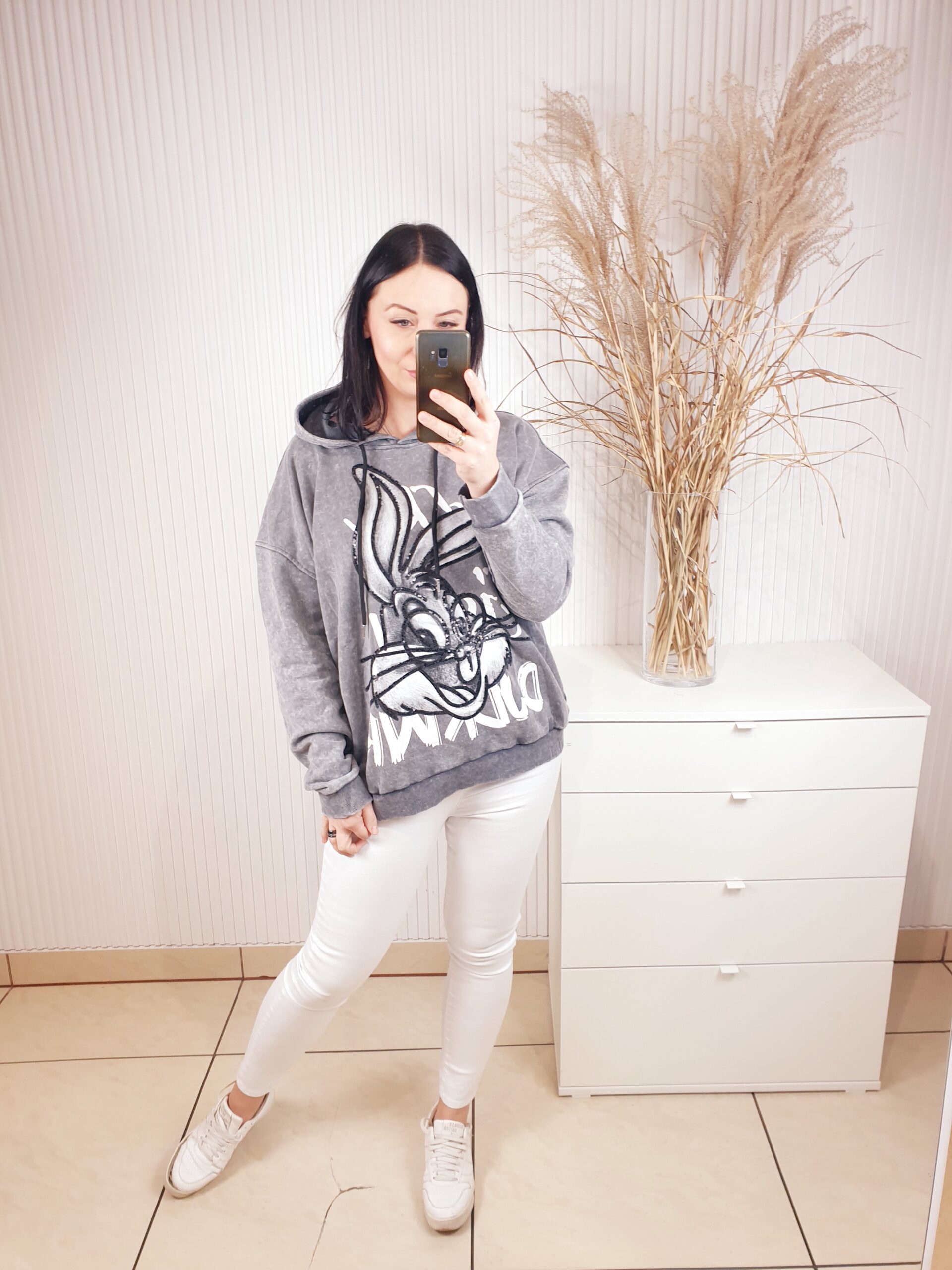 bluza, bluza z kapturem, dekatyzowany materiał, z królikiem , z błyszczącym królikiem, oversizowa, damska bluza z kapturem