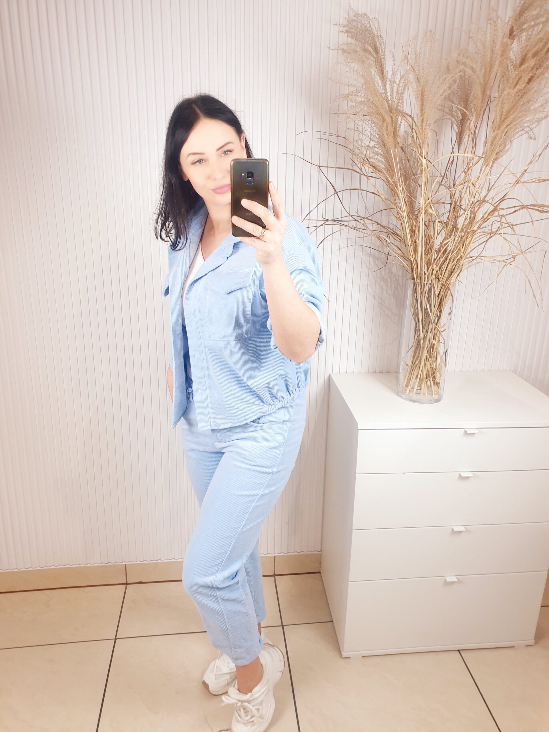 spodnie, sztruksowe, niebieskie, rozmiar uniwersalny, z gumką w pasie, z kieszeniami, lekko zwężane