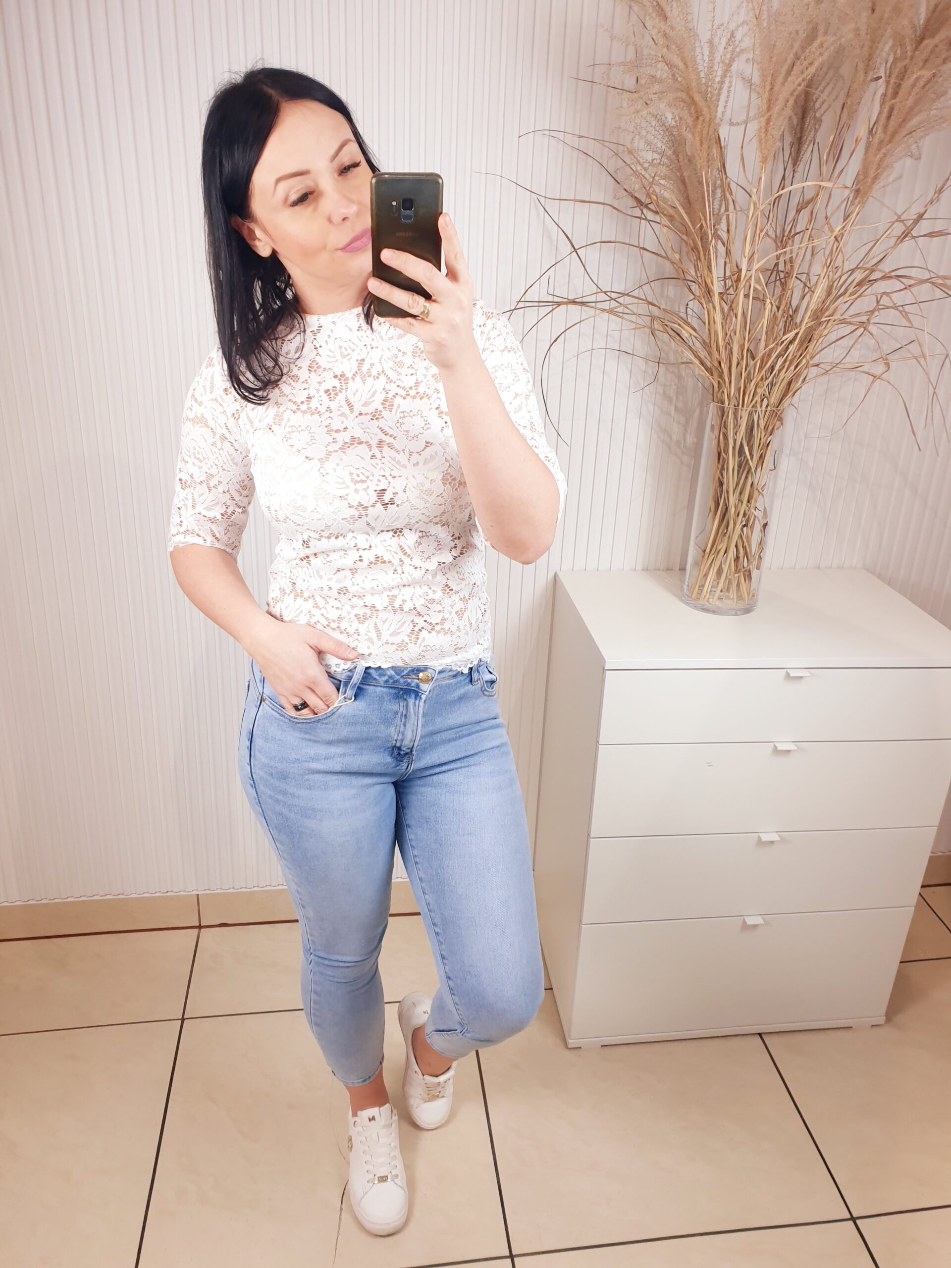 bluzka, koronkowa, krótki rękaw, dopasowana, biała, damska bluzka koronkowa biała